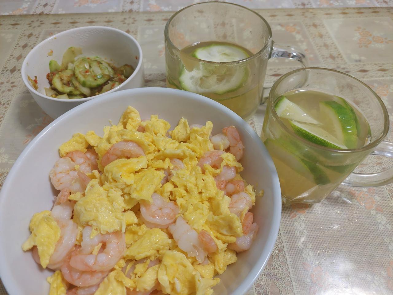这连绵不绝的雨呀，昨天嘱咐老妈和女儿，一定注意安全，尤其老妈不要出去。

我的早