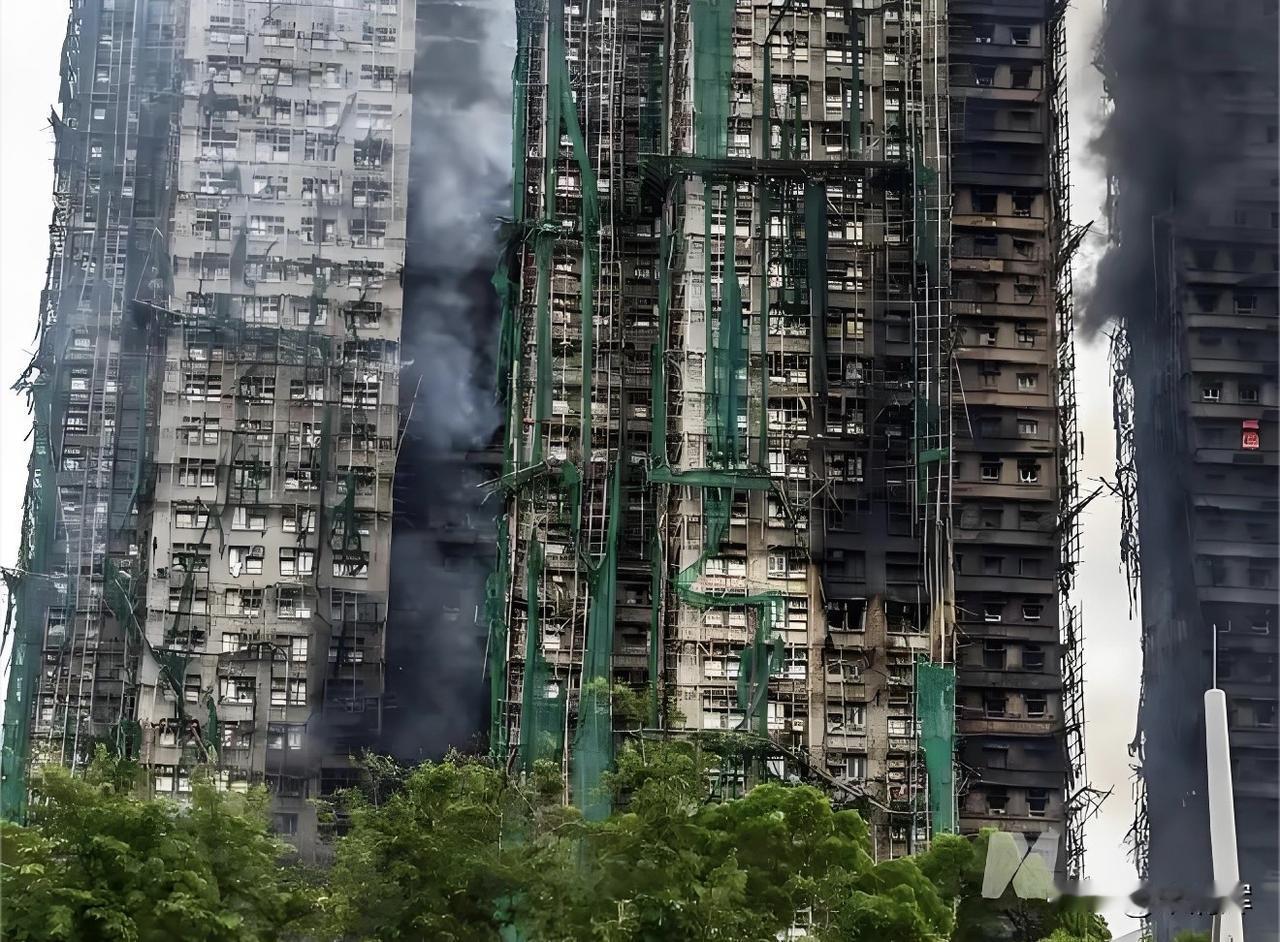 如今高楼林立，如果火灾发生在你身上你该如何逃生？据悉，香港今年至少发生8宗棚架起