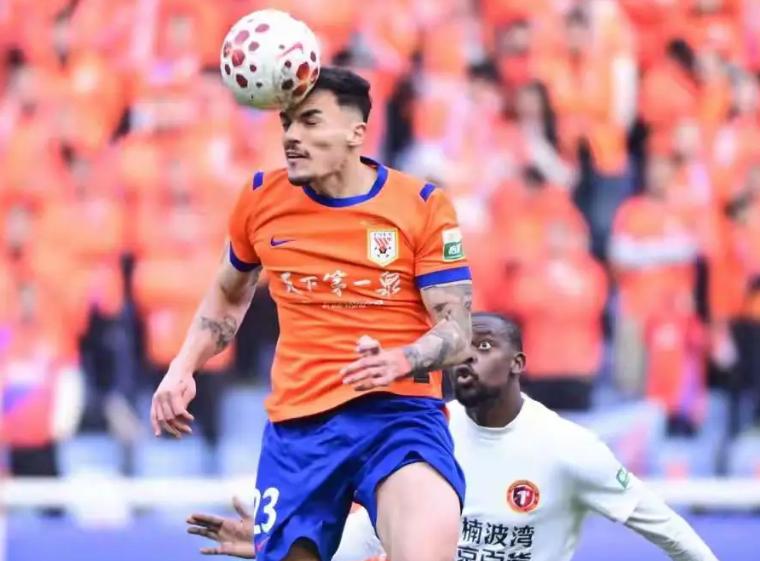 原来，泰山新援阿尔瓦罗与泰山的缘分，竟然10年前就开始了！

作为泰山队今年唯一