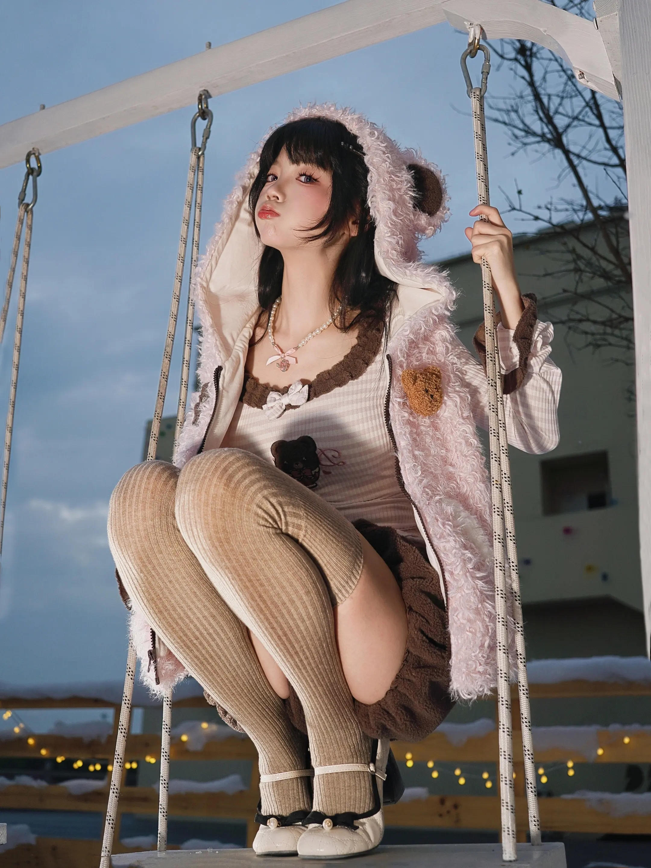 给我cǎ皮鞋👞。