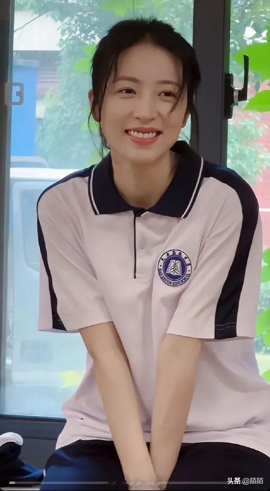 周雨彤原本漂亮且有韩系女主感、观众缘不错，但上了花少6后口碑崩盘，因过度曝光暴露