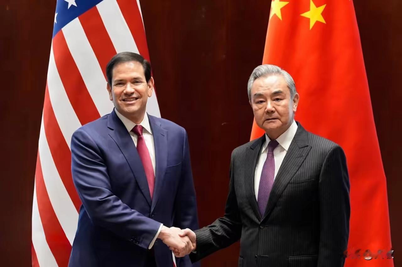 当地时间7月22日，中国外交部长王毅在马尼拉和美国国务卿鲁比奥举行了会谈。

双