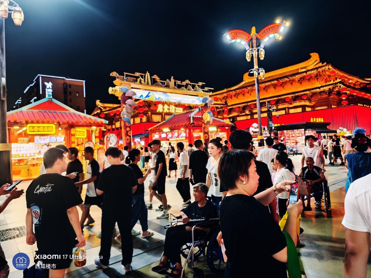 不管刮风下雨还是风和日丽，大唐不夜城永远这么多人！