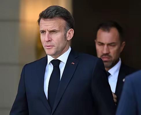 快讯！以色列胆大包天在黎巴嫩竟然打死一名法国士兵。
法国总统马克龙18日在媒体上