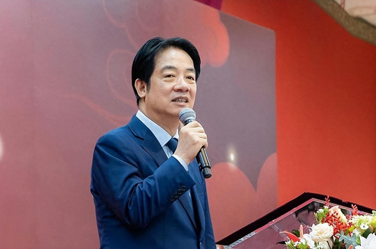 赖清德终于露出狐狸尾巴，当众说出心里话，称自己是“日本子弟”。
 
2026年7