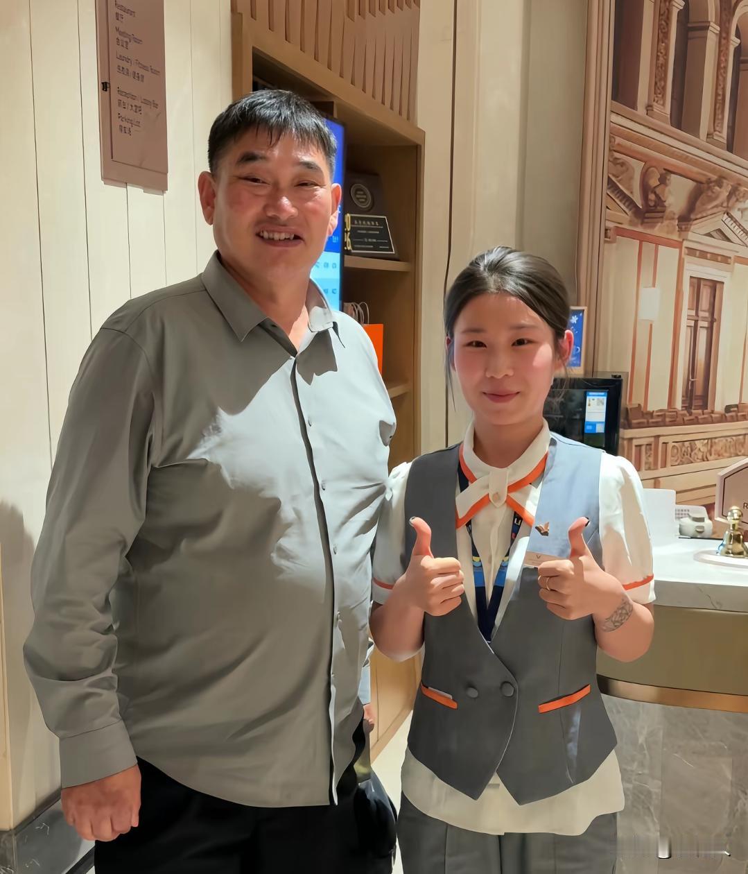 只上过小学的朱之文自称没有文化，因为文化文凭是不相等的，社会是最好的大学。