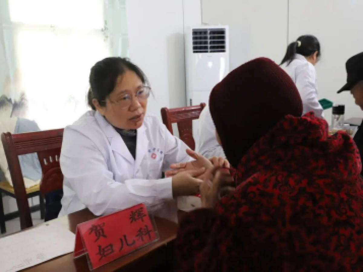 信阳市中医院开展“四送一助力”结对帮创活动