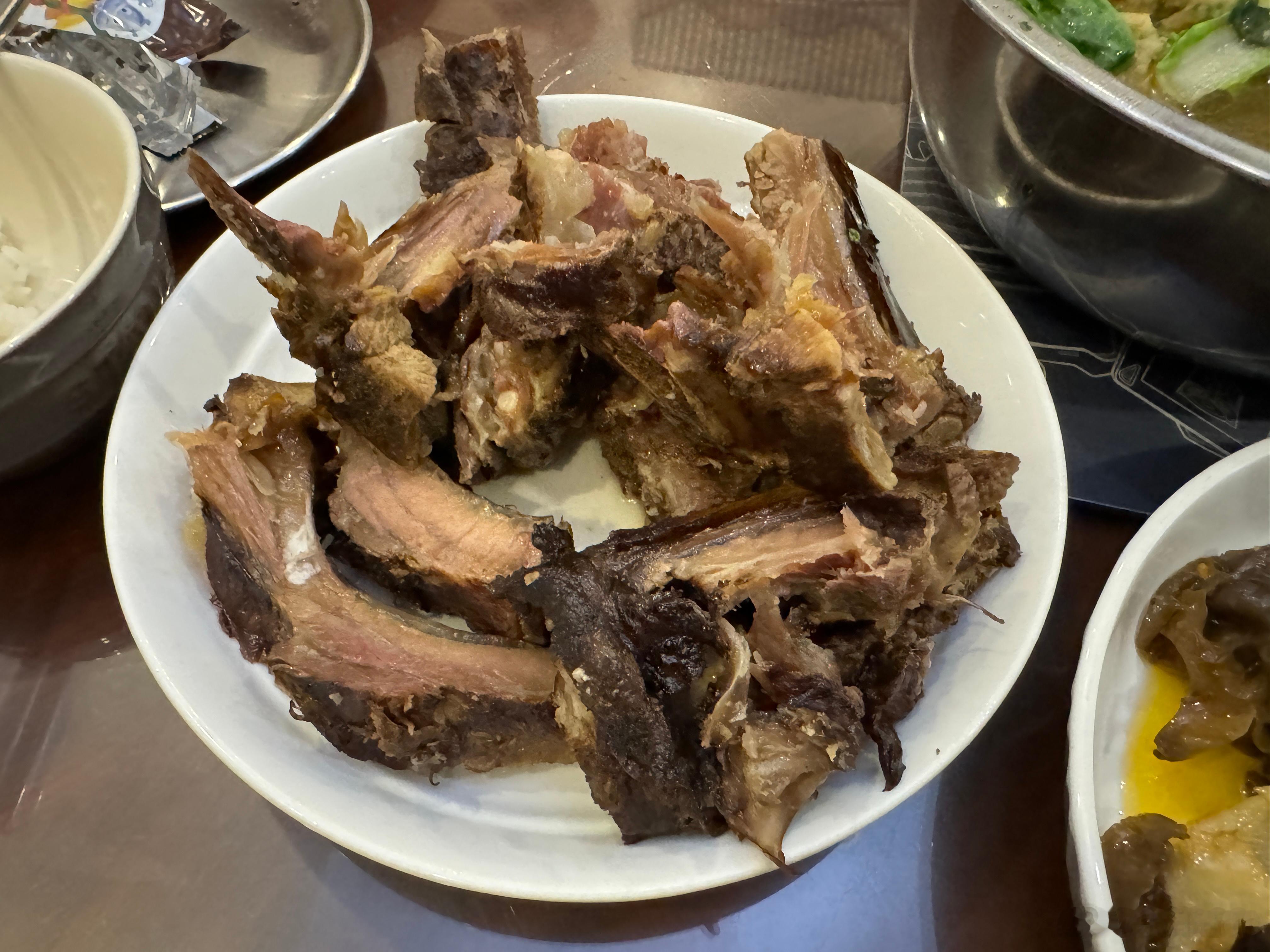 断肋骨第三天，吃点四川老家的腊排骨补一补[笑cry] ​​​