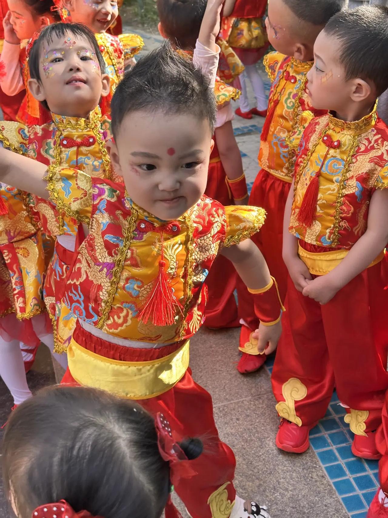 童年是花朵，充满生机活力！