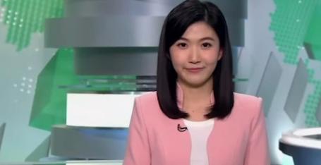 无线新闻台5月时有位新主播贺子欣登场，长相甜美，吸引不少观众留意。其后她的一些「