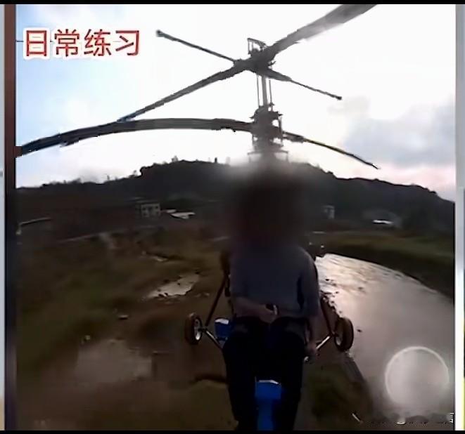 如果把曝光“手搓无人机”当作“显摆”，一切都好理解了。
翻译一下就是:“手搓”是