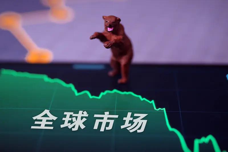 全球股市下行风险这事，就像一场暴风雨要来了，让人心里直打鼓。从宏观角度看，经济增