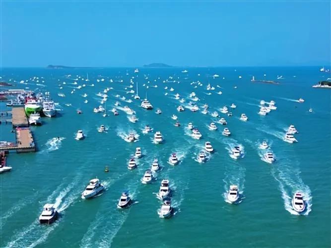 上联：千帆竟渡行沧海
下联：请——————
上联：万树花开春意浓
下联：请———