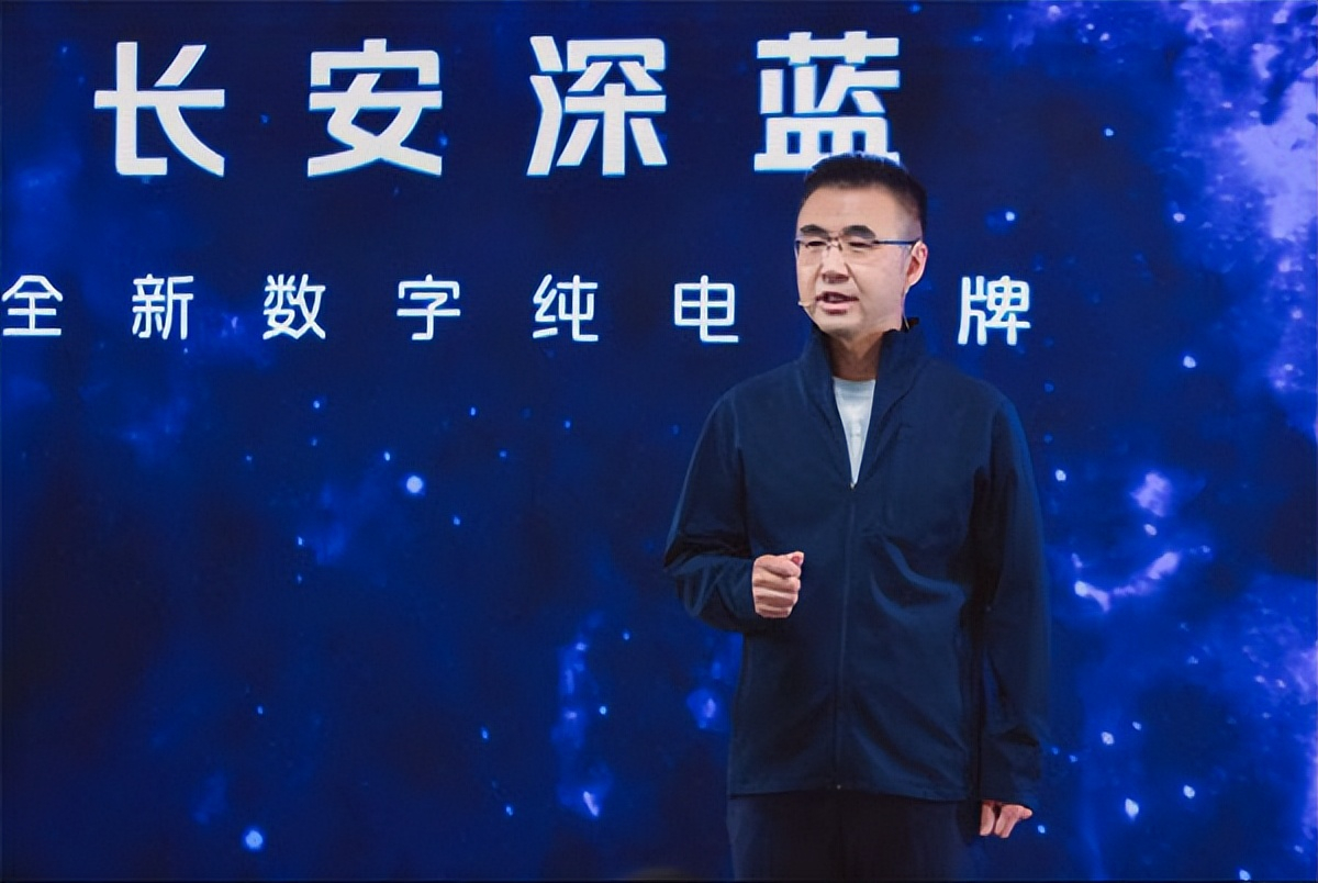 【一箱油半箱税？长安高管杨大勇算细账：若把油税搬给电车，充电得3元/度】“加一箱
