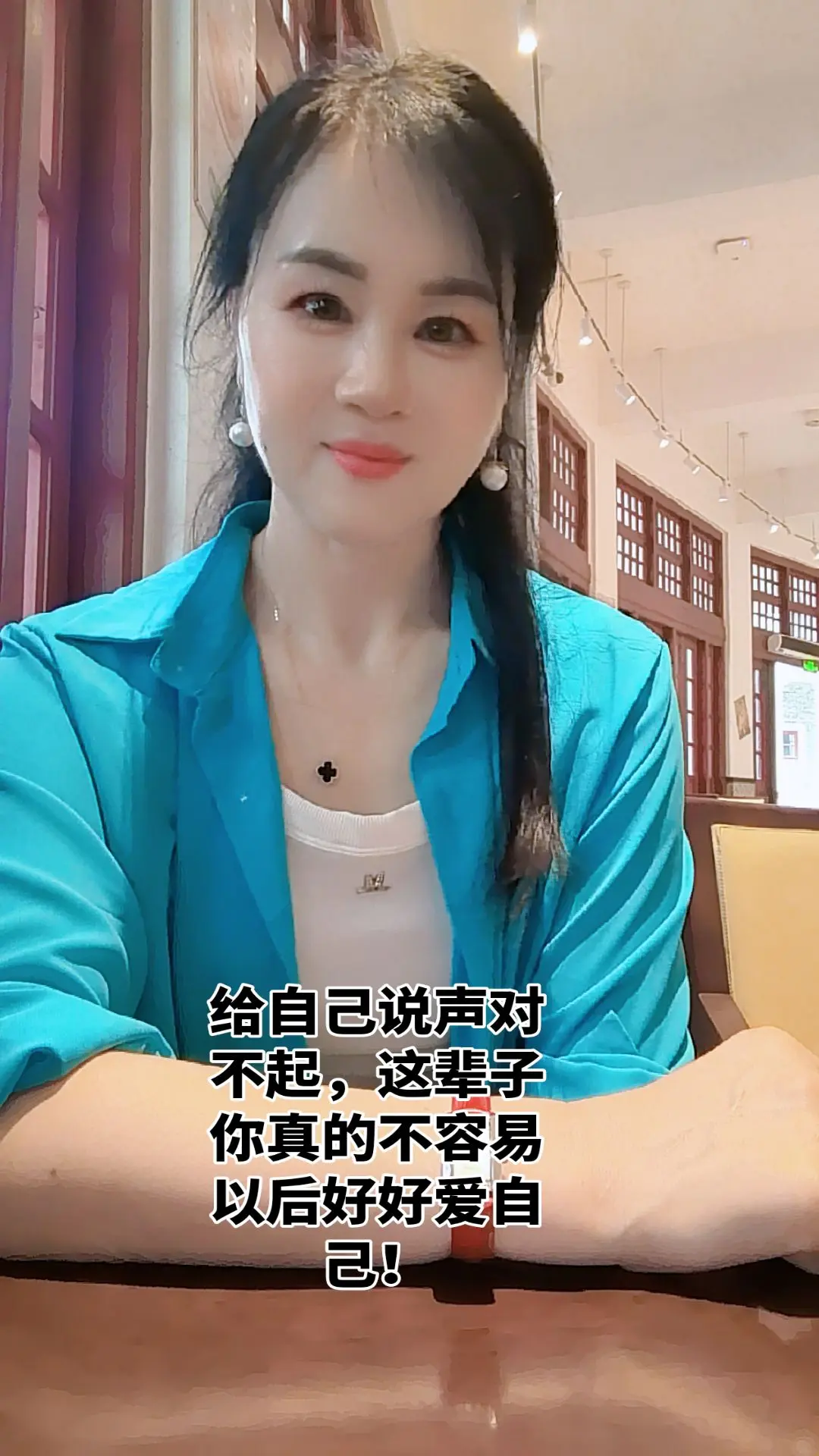 年轻时，我们忙着打拼事业，应酬社交，在城市的车水马龙里奔波，被无尽的琐...