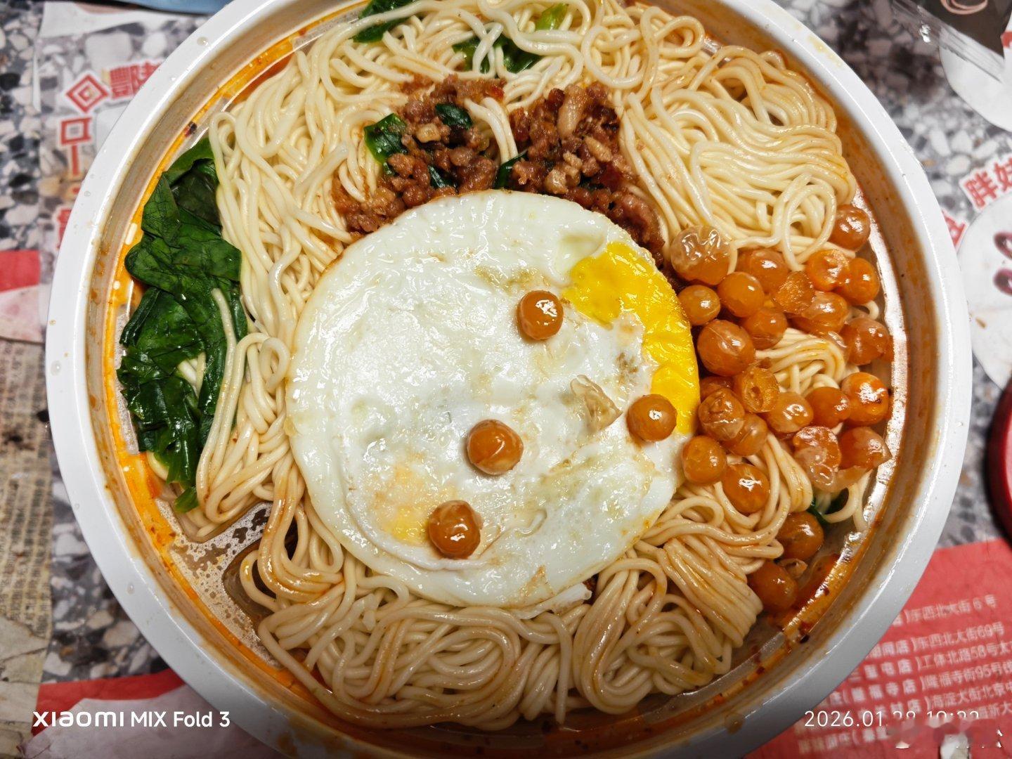 我老是怀疑这是冒牌的胖妹面庄，因为它没有胖妹面庄的标志性包装袋，也没有把面汤装在