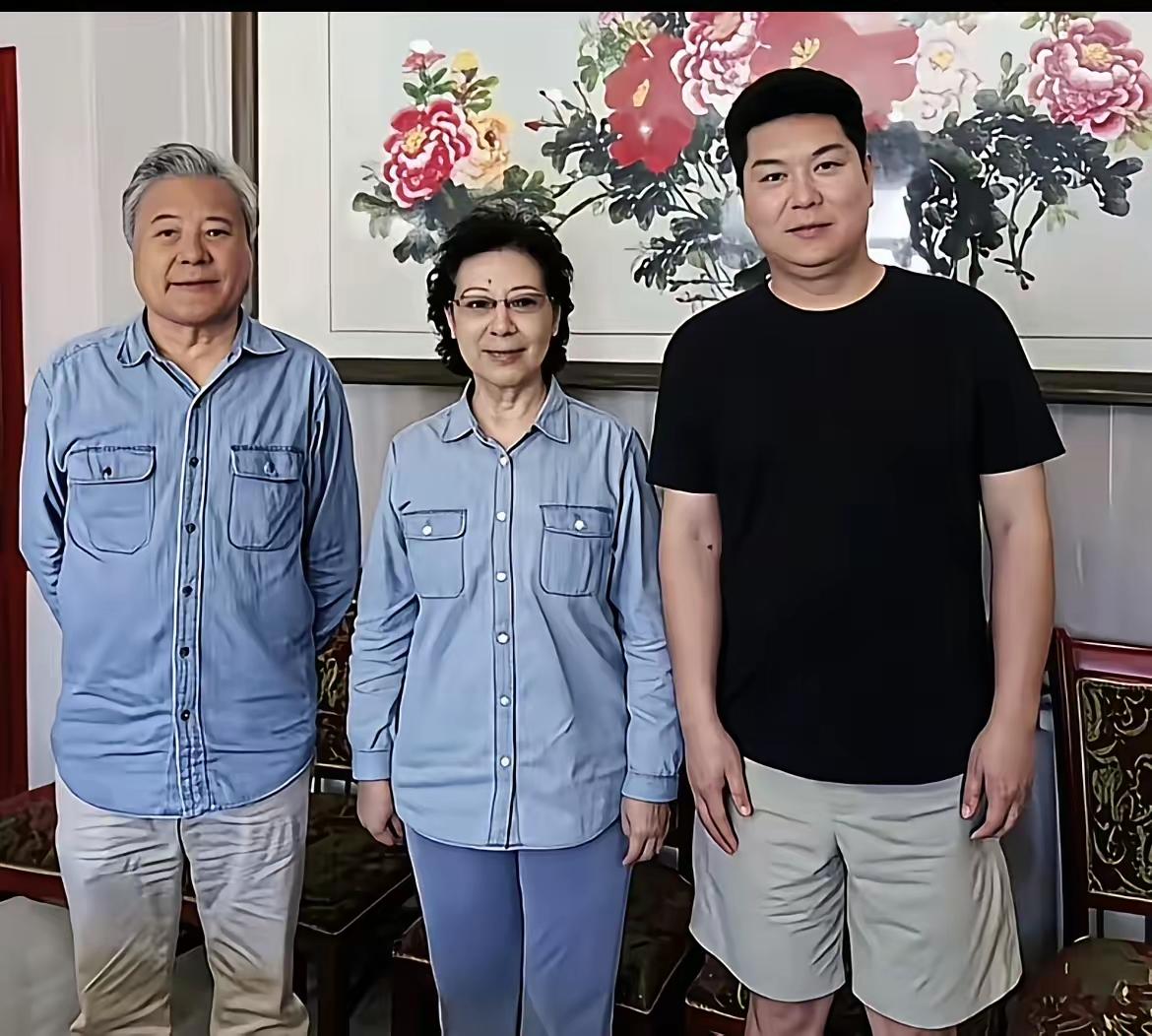 你们认识这位美女吗？
她年轻的时候是倾国倾城的存在，如今人家已经70多岁了看着不
