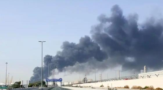 最近国际政坛真是大戏不断，这边巴基斯坦还在忙着当和事佬，调解地区冲突，那边阿联酋