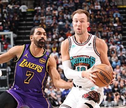 真会说话！肯纳德谈詹姆斯：

“我很期待跟勒布朗一起并肩作战。”

“他是伟大的