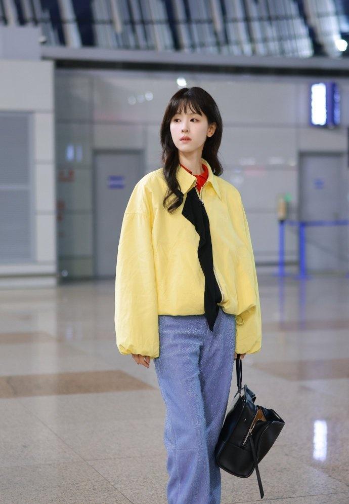 来看娱乐陈都灵自在随性从容自如陈都灵这一站巴黎 
自在随性，从容自如。陈都灵这一