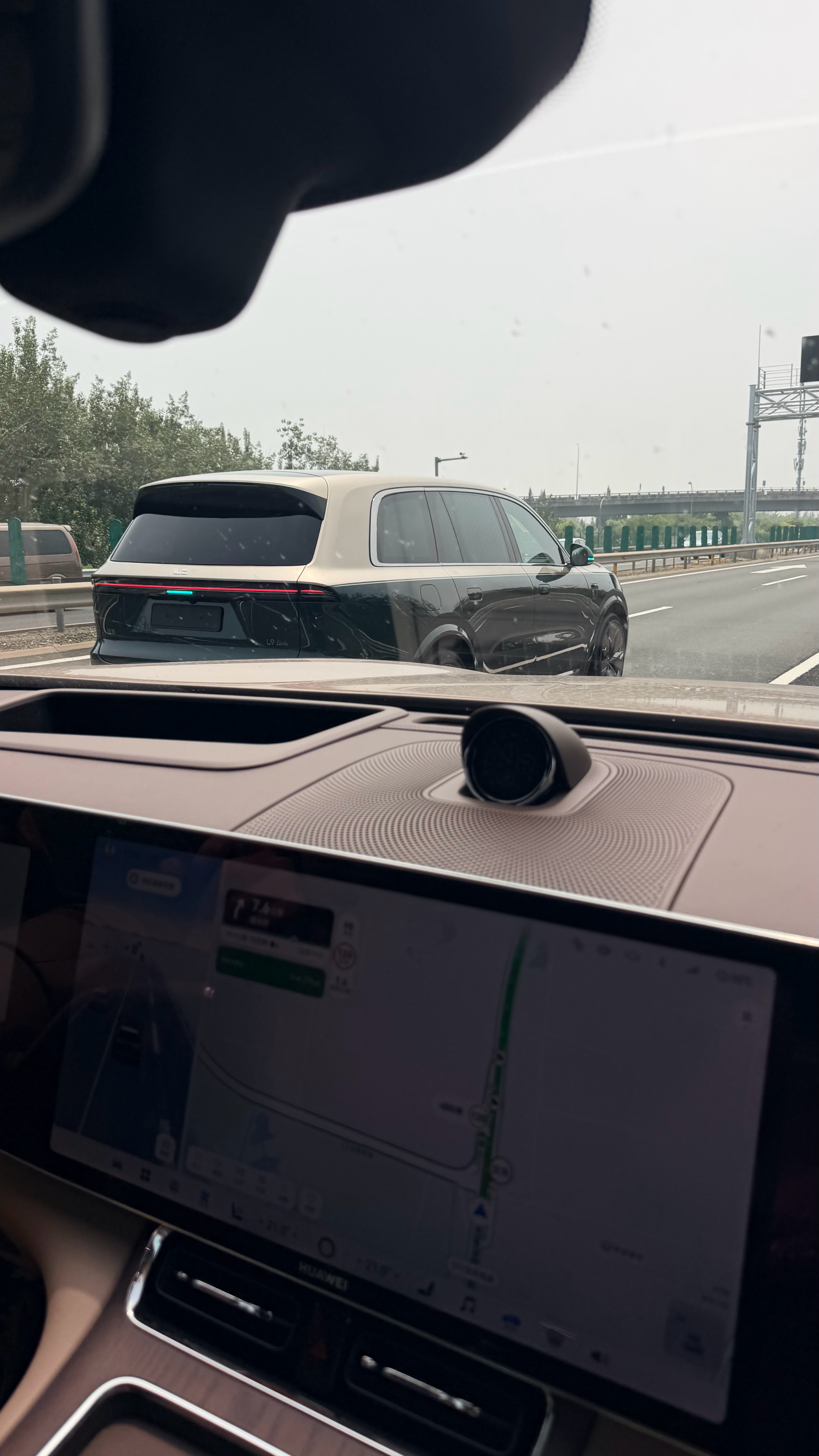 路上新车不少呀L9 Livis极氪8X当然还有新问界 M9 