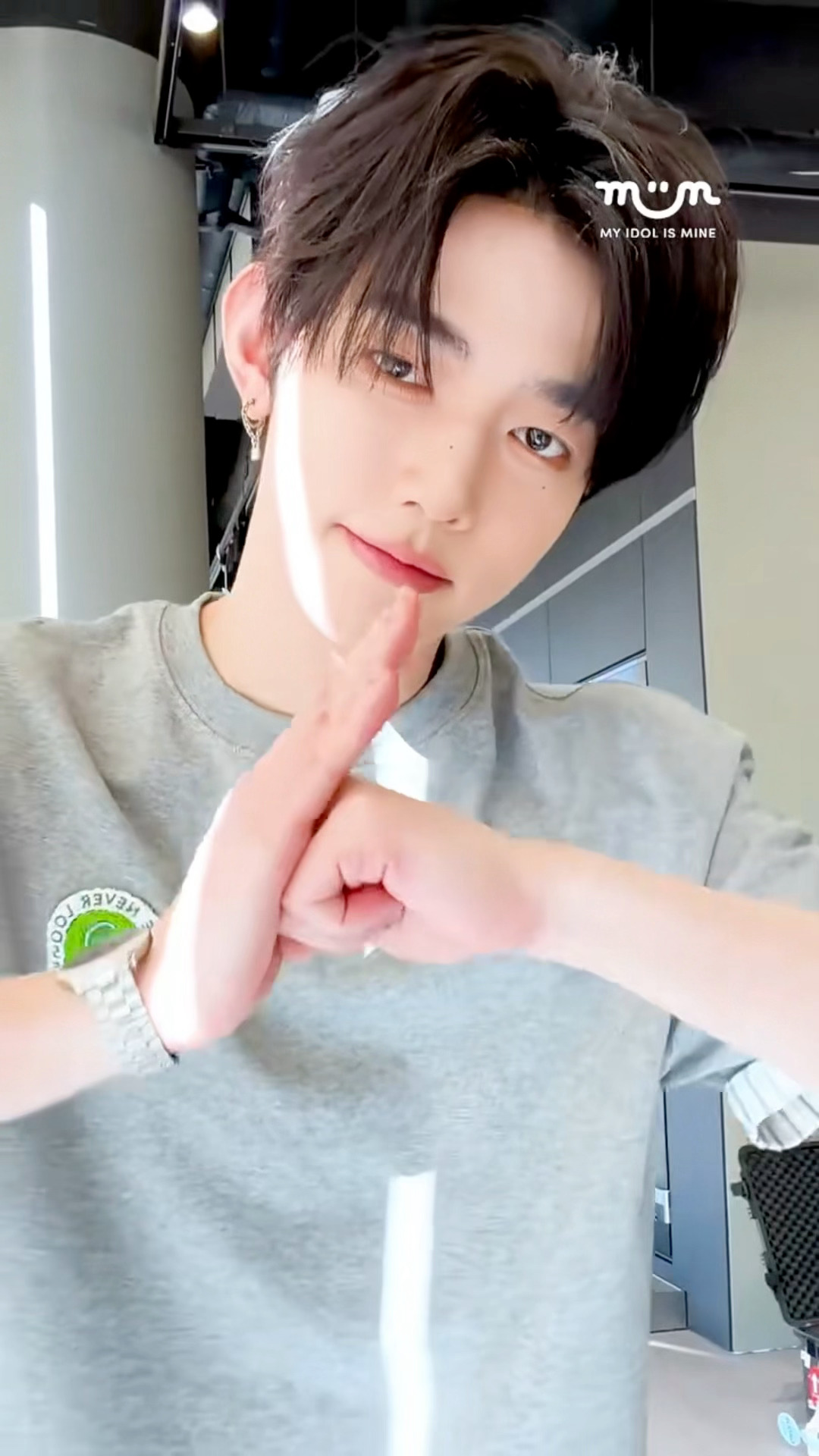 章昊弥渡山歌手势舞挑战 章昊弥渡山歌手势舞挑战  身材曼妙 好帅好会跳