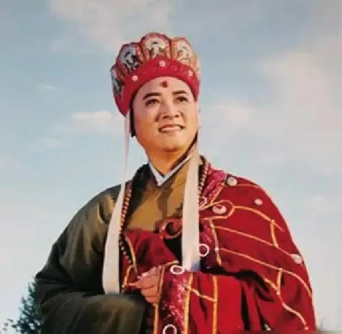 1990年他果断放下巅峰剧本，如今才看懂这盘大棋
九十年代初影视圈正热，片约不断