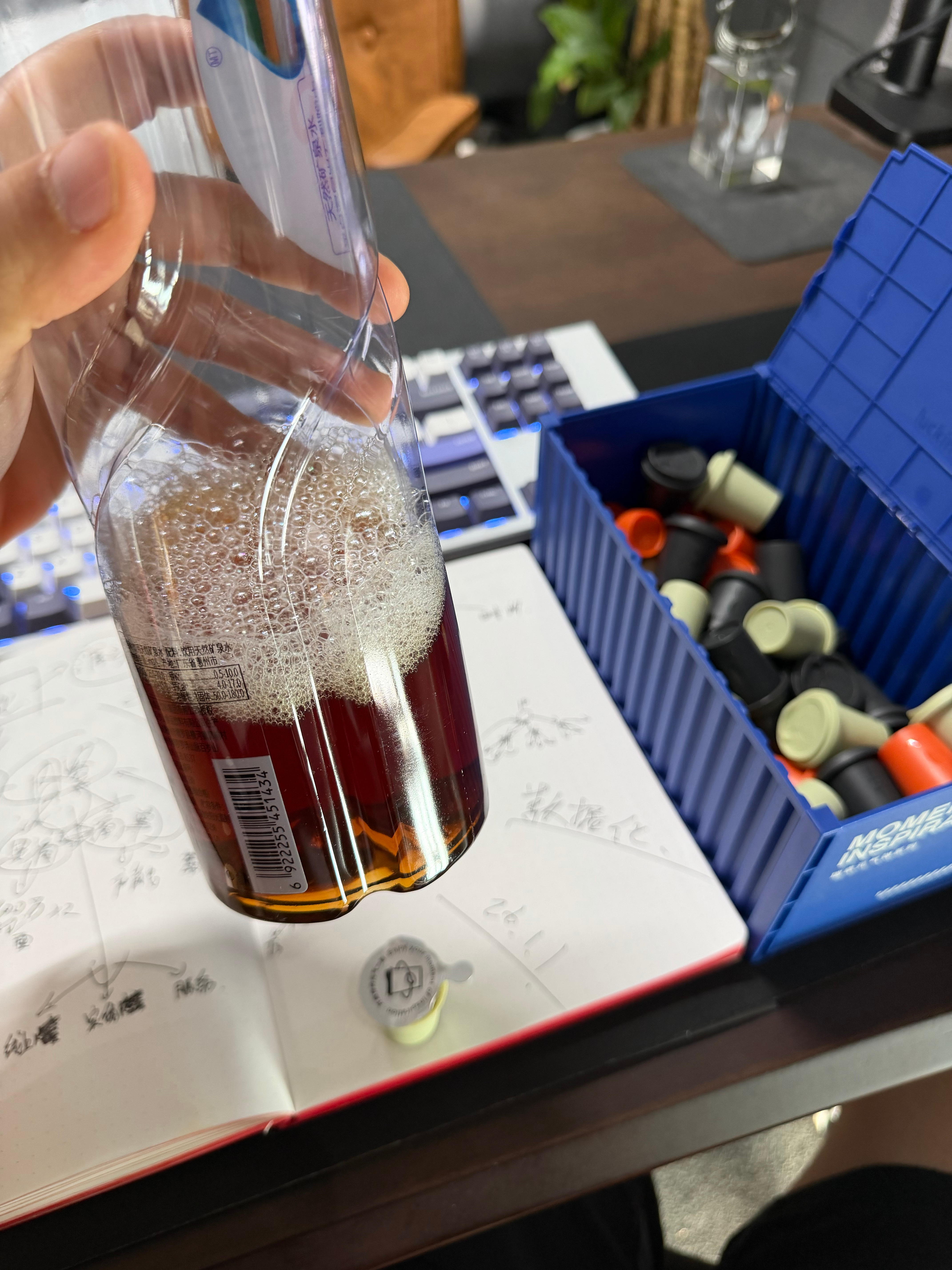 咖啡对我来说完全是功能饮料，一颗胶囊扔瓶子里摇一摇就搞定，卖相不重要