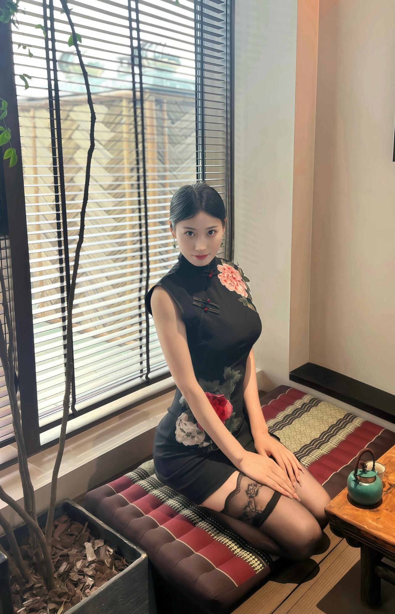 是旗袍好看，还是职业服好看呢？怎样穿搭让自己更美 旗袍给予什么样女性美? 四十岁