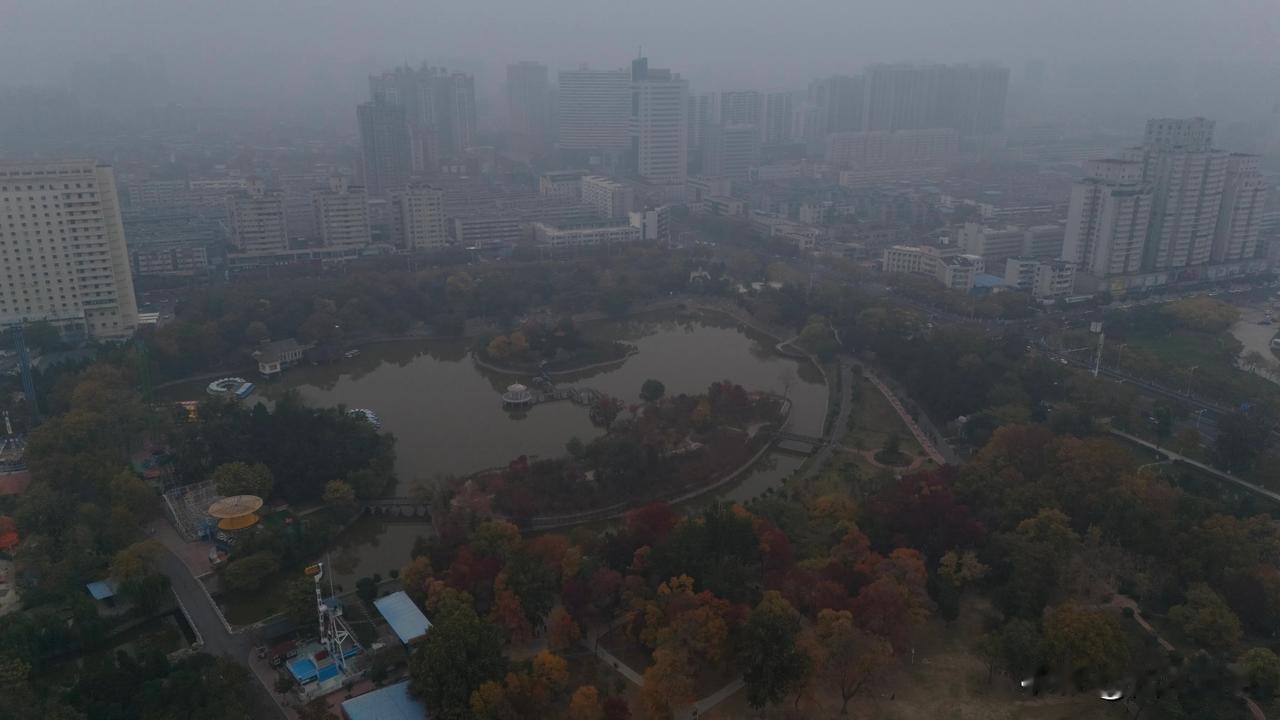 每到冬季，豫北地区每天都是以雾霾天气为主，晴天主要靠风，雨，雪来吹散，没有什么好