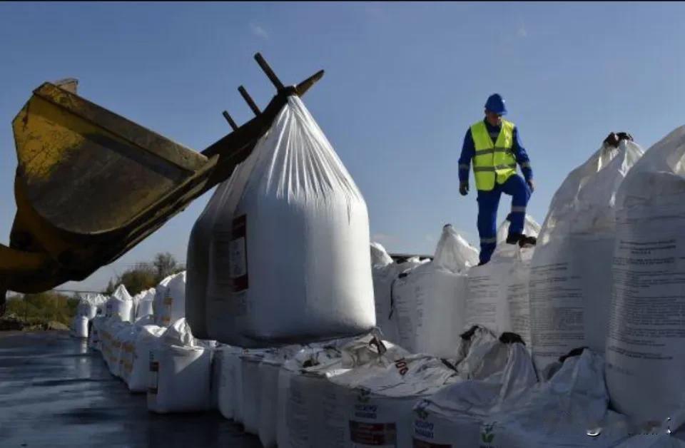 中俄签署化肥供应协议。1月13日乌鲁木齐，中国化肥进口商新疆金石榴农业进出口有限