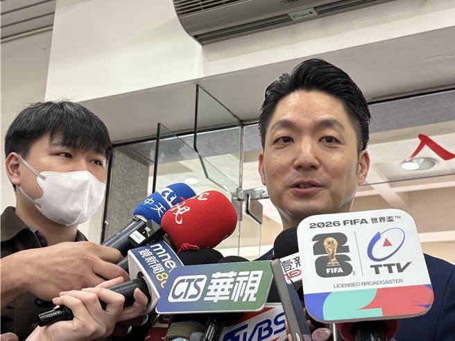 民进党台北市长参选人、绿委沈伯洋日前针对双城论坛是否取消问题，抛出“办无限城论坛