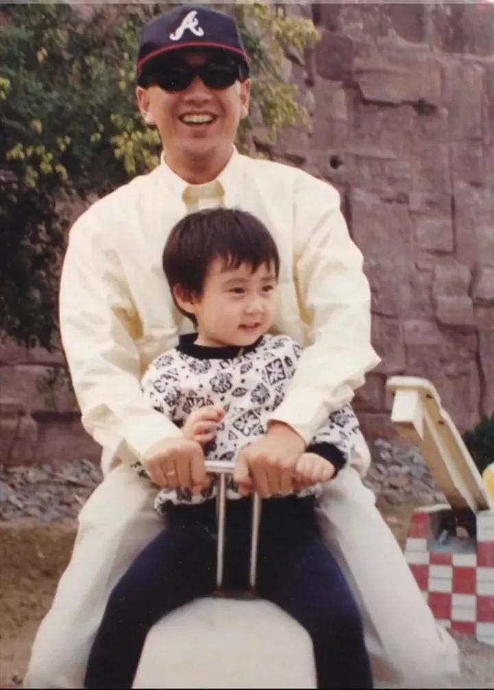1993年，水均益30岁时生了大女儿水亦诗，2025年，水均益62岁时，有了外甥