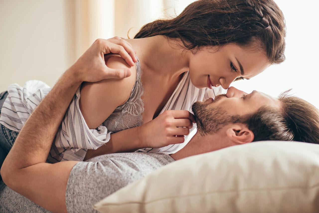 丈夫出轨12年婚外生子，赠予情人379万，妻子发现后要求全部返还。

李女士与王