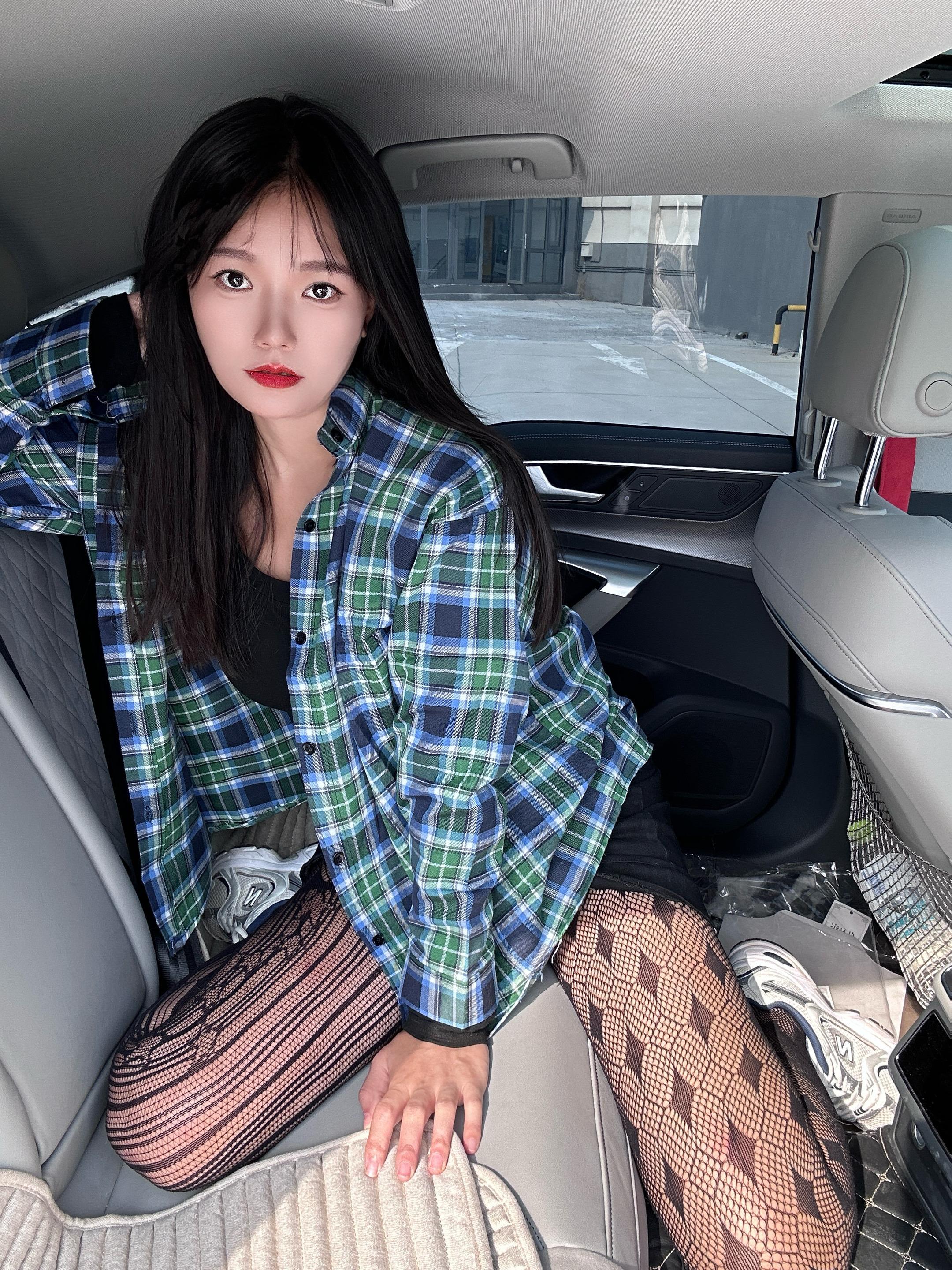 如果给你30万，你是选择宝马325，奔驰c260，红旗H9,还是奥迪A7|