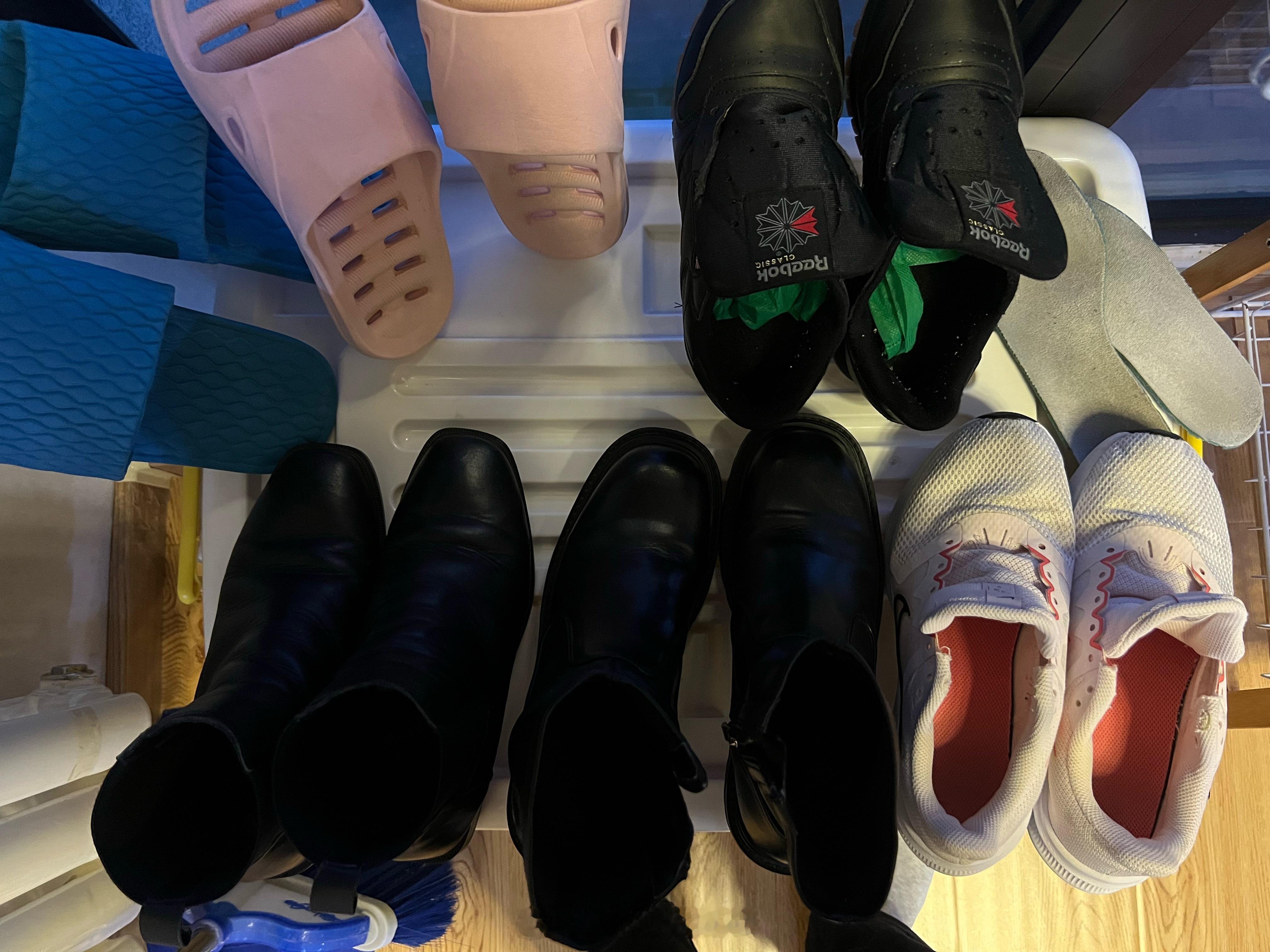 最近培养了一个看上去奇怪但是很让我欣赏的爱好：饭后打扫某个角落。一来避免犯困，二