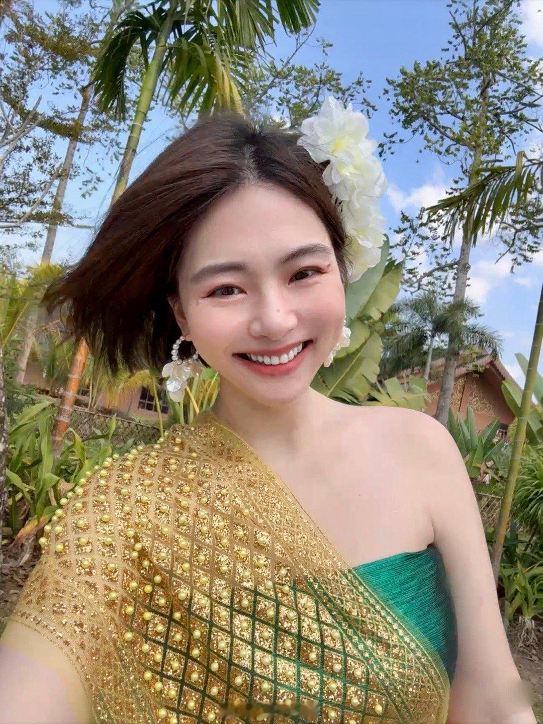 SabrinaLifeStyle[超话]  一日傣妹👧🏻🌺🌴[偷笑]  