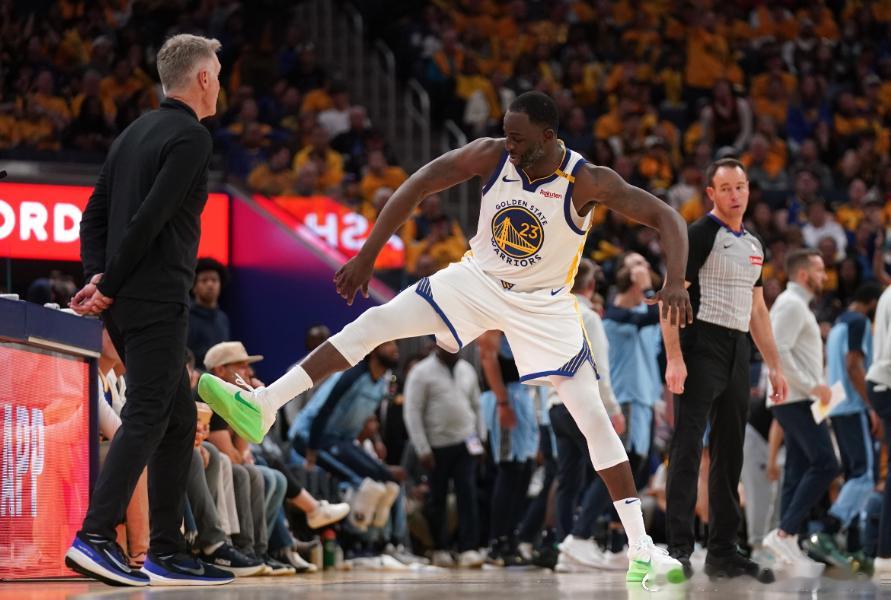 昨日NBA常规赛，勇士123-114战胜爵士。比赛中，追梦第二节抱怨裁判，连吃两