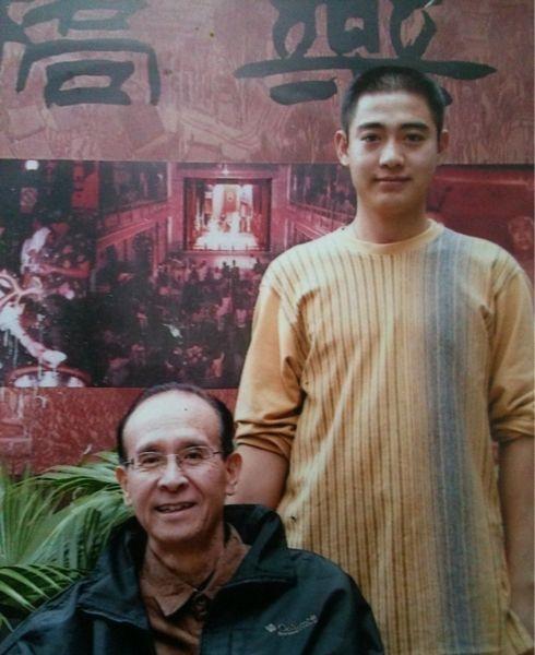 张文顺晚年，一张罕见的留影，这张照片大概拍摄在2006年前后，地点是北京德云社的