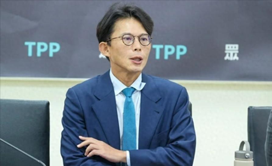 黄国昌遭构陷？赖清德打压蓝白合，却把台积电50%产能送给美国

蓝白合刚要落地，