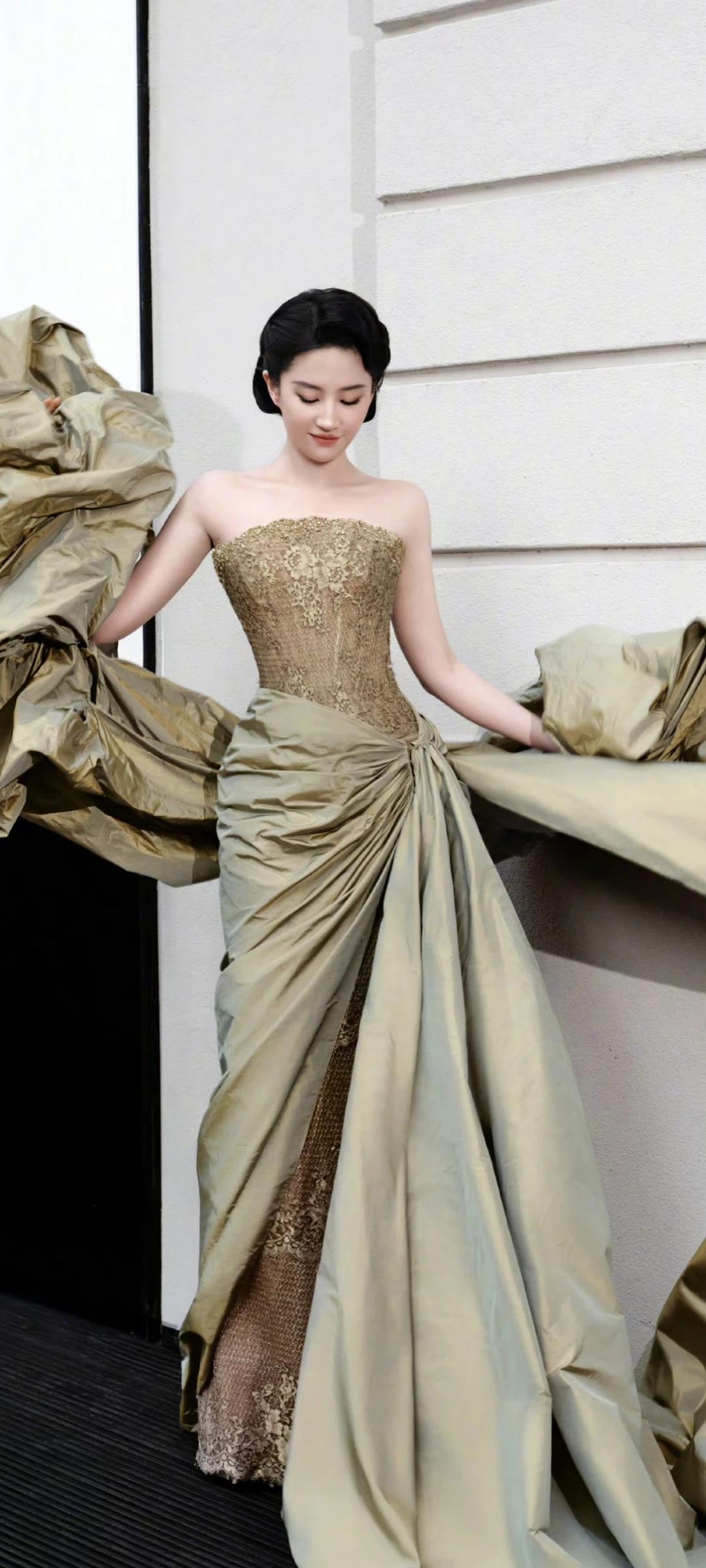 刘亦菲壁纸～
每一帧都把“美”诠释得无可替代。