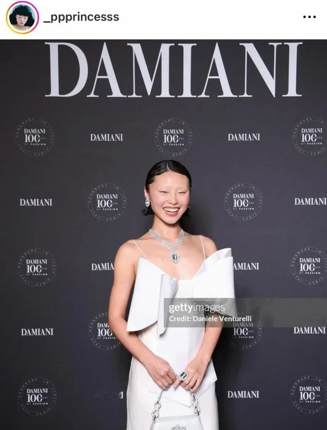 西方时尚圈的亚裔美女的妆容，这是清明节烧的纸人？[抠鼻]
看点椰树女郎回回神，不
