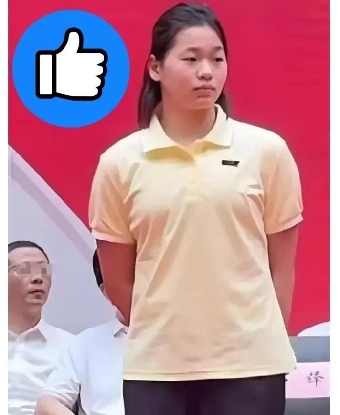 都说全红婵去暨南大学，图个离家近。
这想法太小看人了，这步棋走得可比“方便”两个