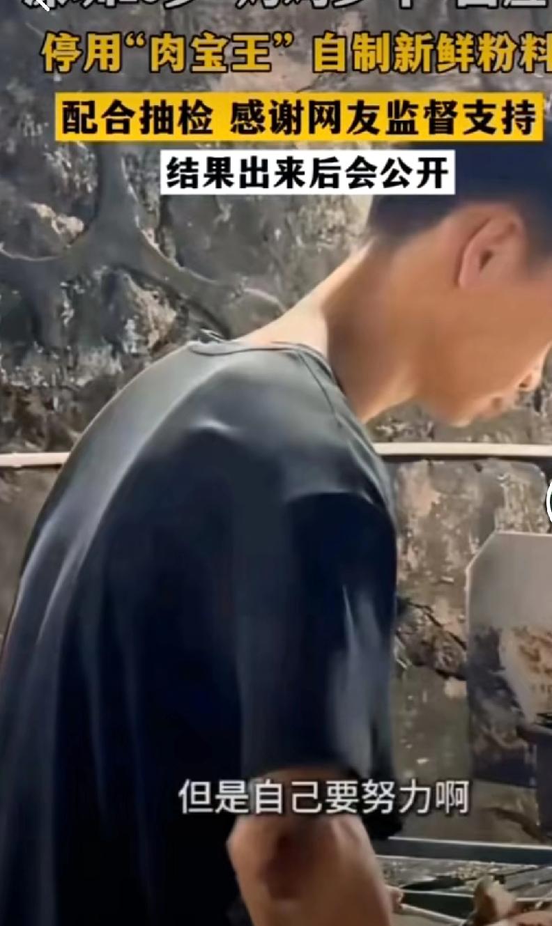 令人感叹！16岁“烤鸡少年”励志创业，爆火后引风波。

16岁少年小陈，2008