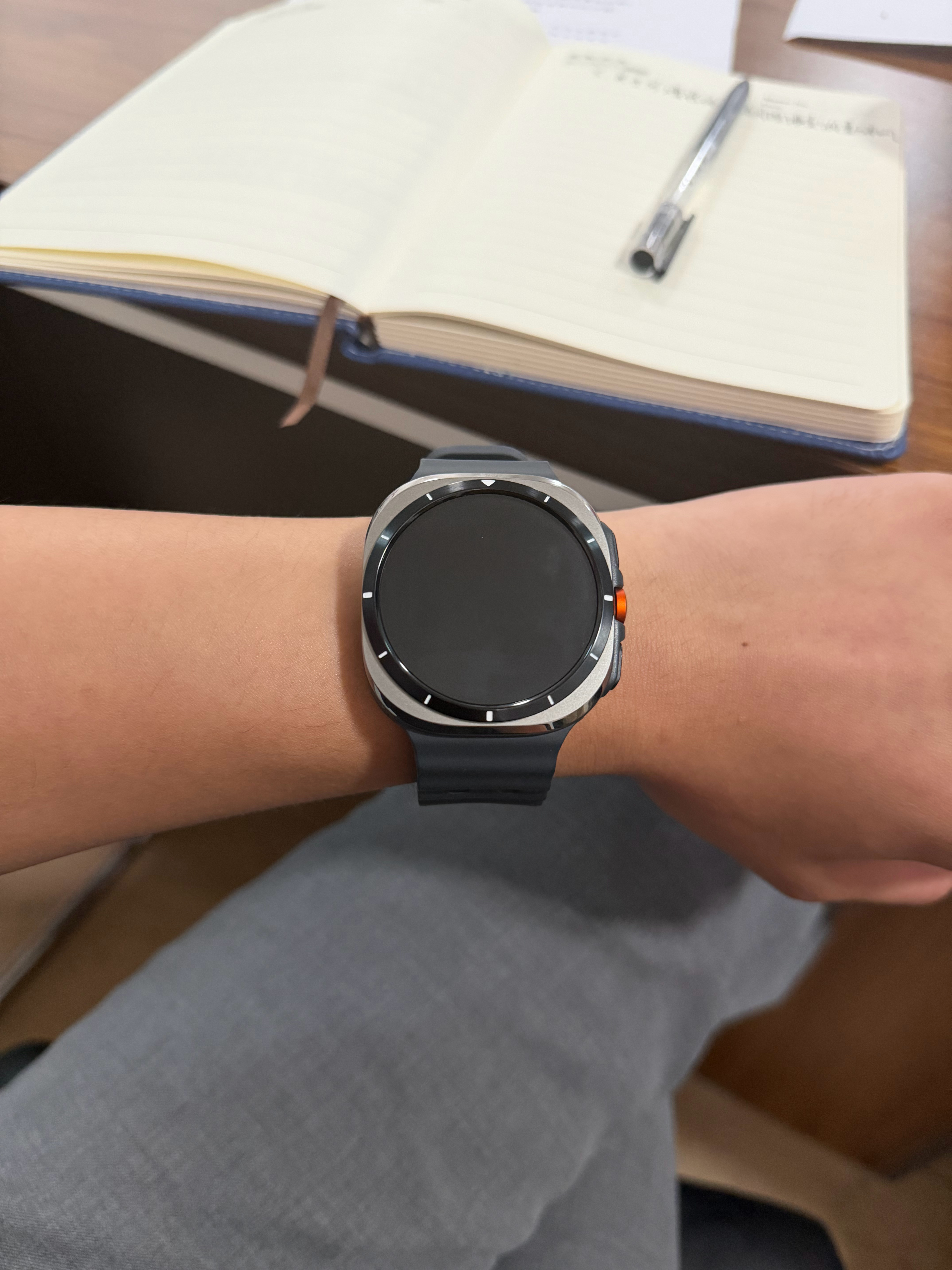 哪怕没电戴在手上都越看越好看，情人眼里出西施三星 Galaxy Watch Ul