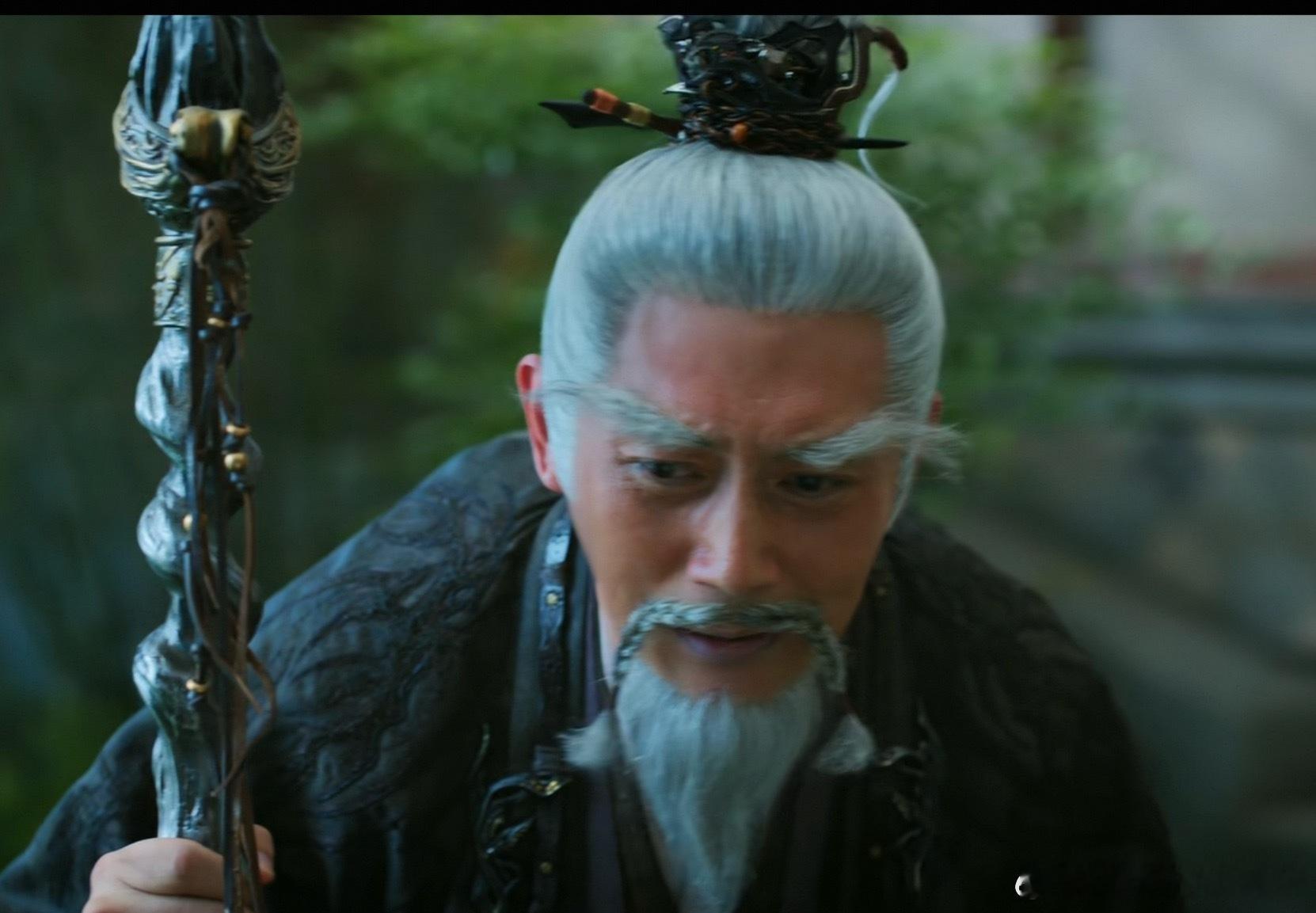慕克文每天给胡子编小辫子都要花不少时间吧 ​​​