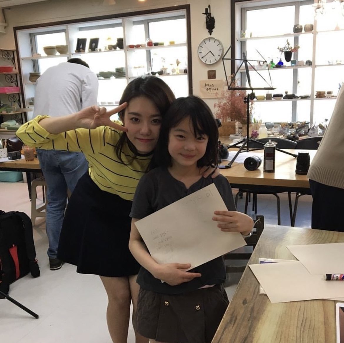 推热转，当年和I.O.I素慧拍照的这个宝宝已经出道了(H2H IAN)，今年两人