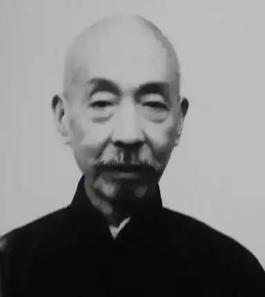 看到一位经济学家说的一段很扎心的话：“劳务派遣，说穿了就是资本主义初期阶段的奴隶