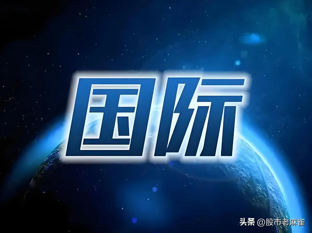 今晚美股科技线大跌：光模块和内存芯片继续杀估值。
截至发稿，美股芯片股盘中明显转