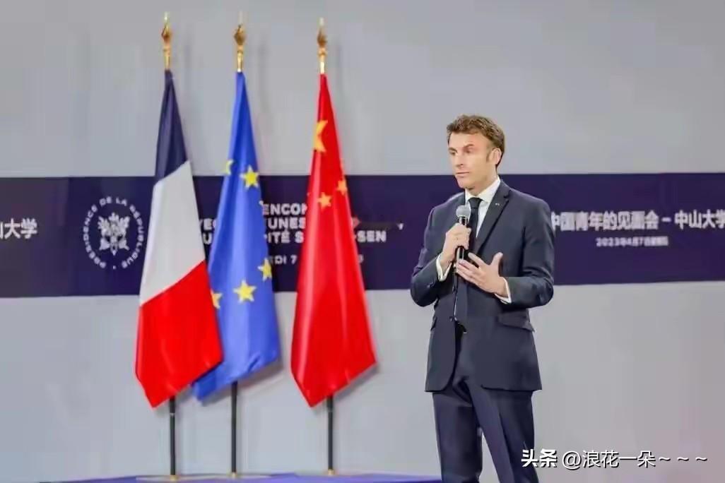 掐指一算，马克龙的飞机已经起飞吧？
法国到中国的距离直飞北京的话也就14个小时差